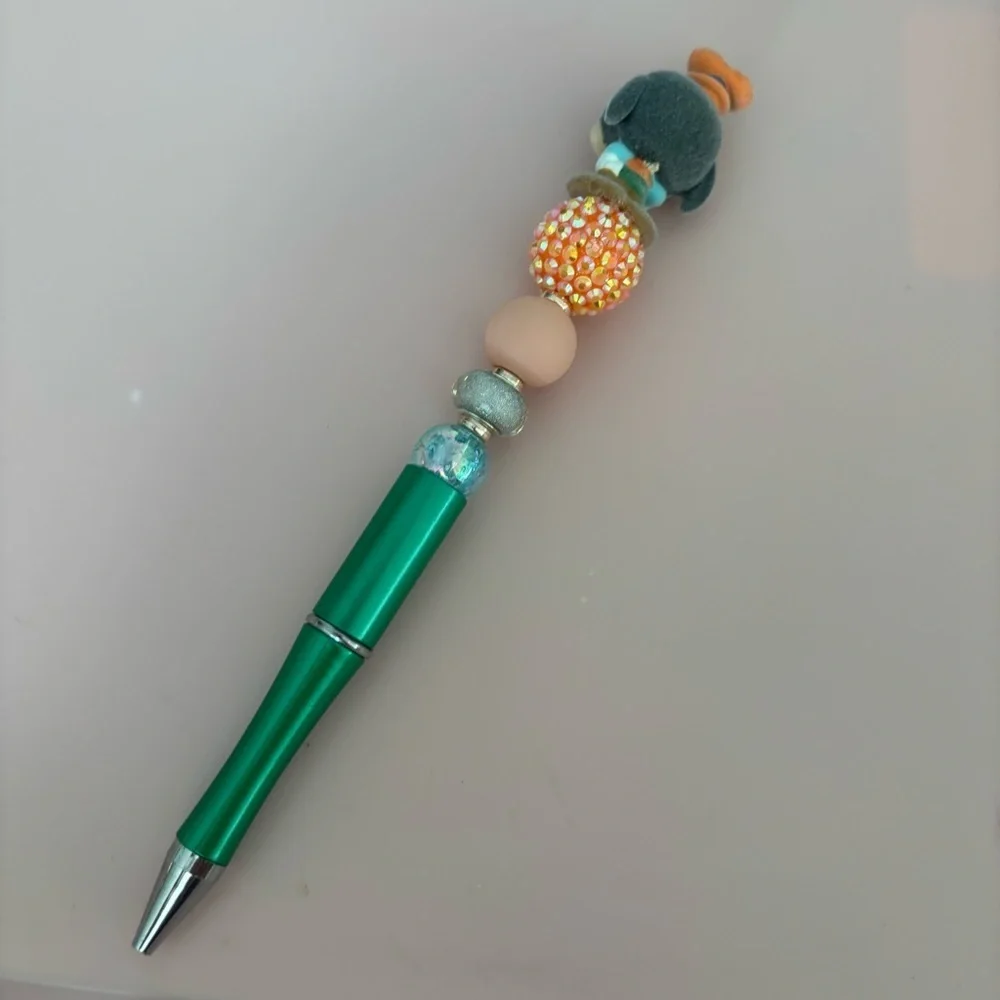 Disney Doorables: Mickey & Friends: Goofy flocked handmade beaded pen